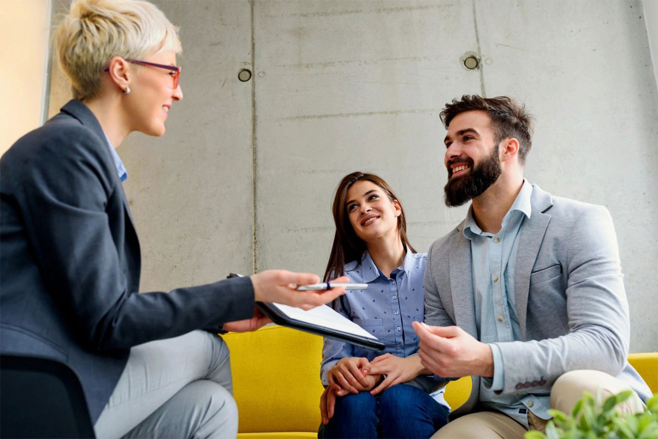 Couple talking to a Psychiatrist